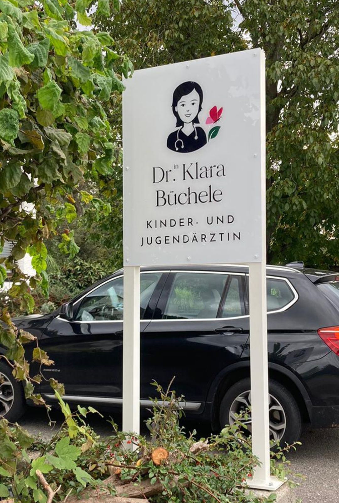 Straßenschild Praxis Dr. Klara Büchele